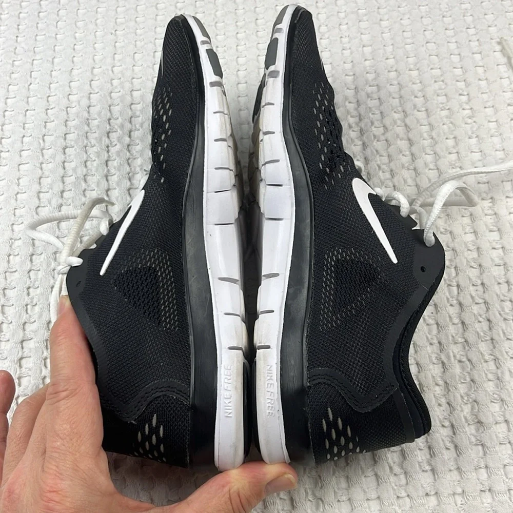 Nike Free Ladies Size 7-1/2 Black & White Running Shoes Pre Owned - Picture 7 of 14